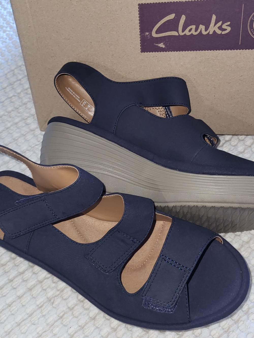 Clarks Women's Navy Wedge Sandals - Comfortable Velcro Straps Size 7 Like New